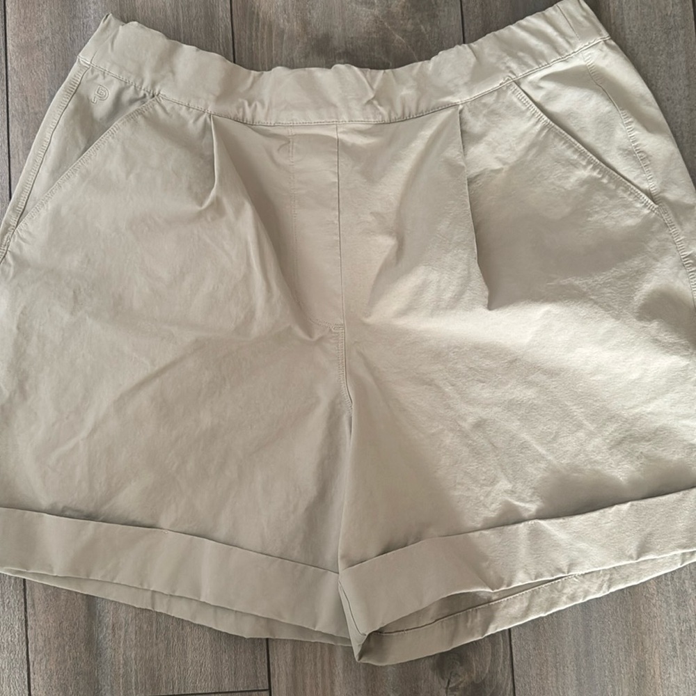 Public Rec Khaki Pull On Shorts Women’s Size 32 Cuffed Casual Travel